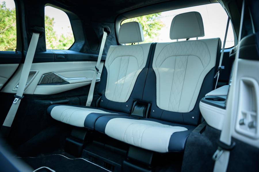 Интерьер BMW X7 xDrive35d Design Pure Excellence (G07) 2019 года  (JP) (фото 16 из 21)
